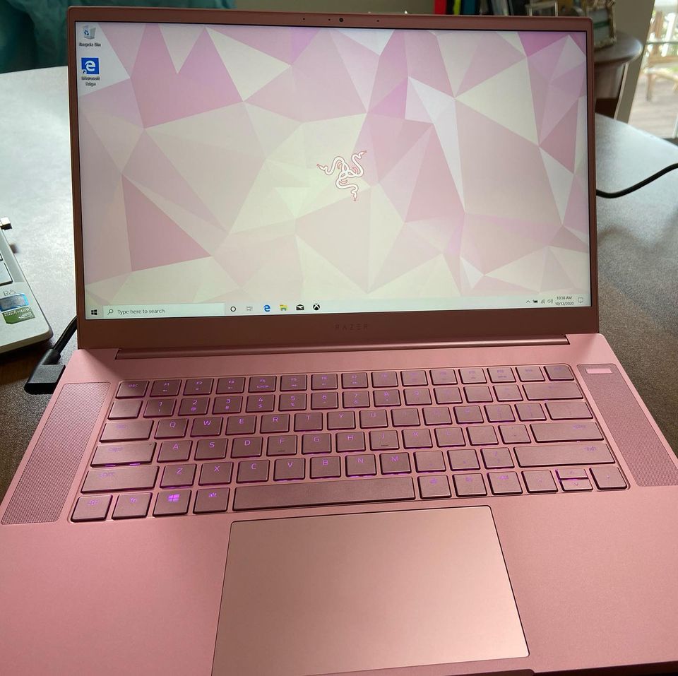 Razer Blade 15 Quartz 2020 Pink Gaming Laptop Review